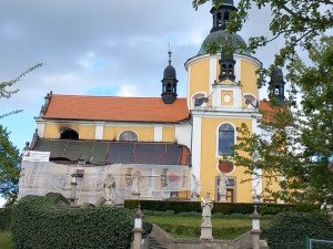 Škoda po požáru kostela v Chlumu u Třeboně se vyšplhala na téměř 18 milionů korun