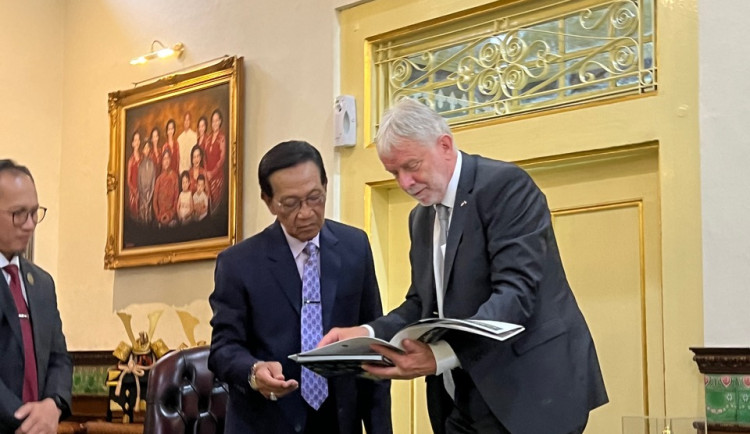 Hluboká nad Vltavou si našla indonéskou sestru