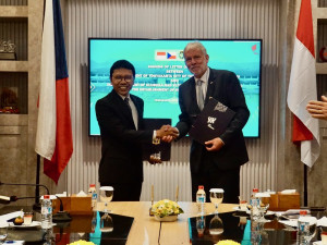 Hluboká si našla indonéskou sestru