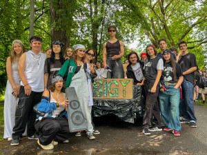 FOTO: Hudba, veselí a zábavné kostýmů, Budějovicemi prošel tradiční průvod studentů