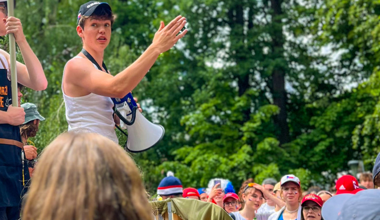 FOTO: Hudba, veselí a zábavné kostýmů, Budějovicemi prošel tradiční průvod studentů
