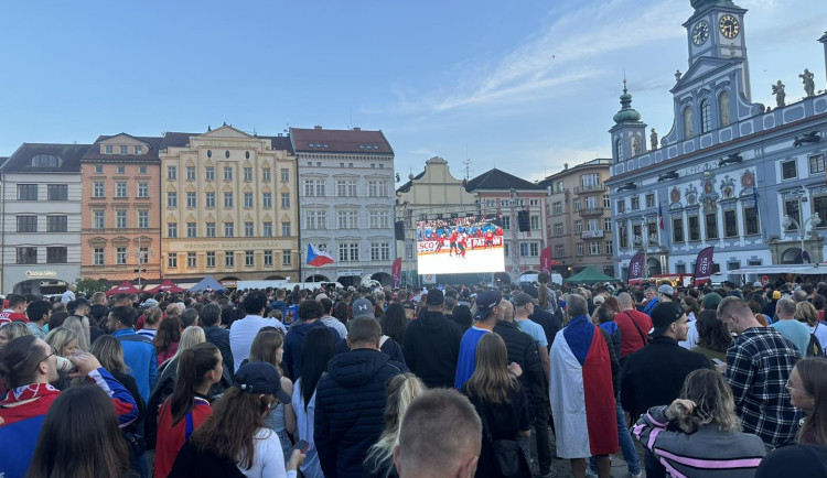 Jak jihočeská města fandila hokeji. Lidé plnili celá náměstí