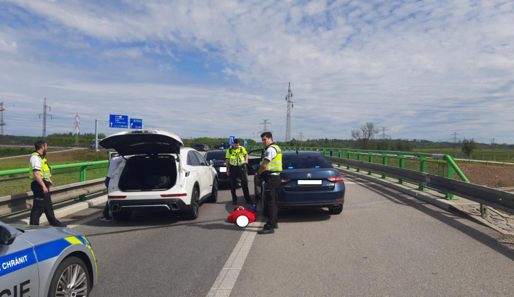 Drama na dálnici D3. Policie zadržela mezinárodně hledaného cizince