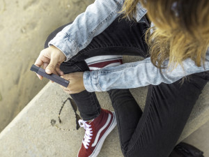 Žena prodala elektronické cigarety třináctiletým dívkám. Hrozí jí vysoká pokuta