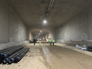 Začíná nejsložitější část stavby tunelu Pohůrka. Auta v něm projedou v prosinci