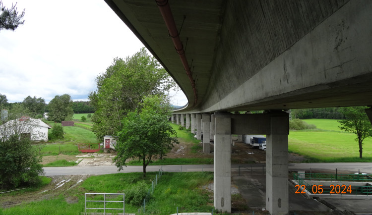 Práce na dálničním mostě v Táboře od pondělí omezí dopravu