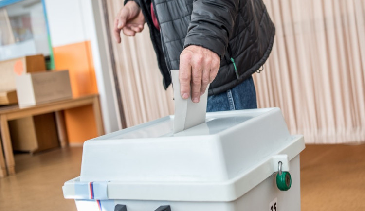 Hašek, Nerudová i hnutí pro internet zdarma. Podívejte se, kdo z jižní Moravy chce do Evropy