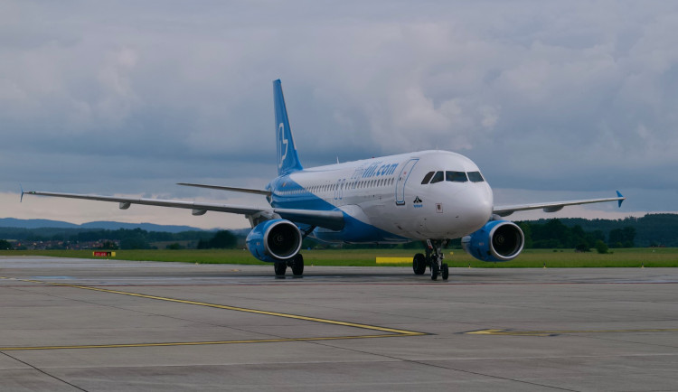 Na českobudějovickém letišti přistával airbus. S cestujícími zamířil do Bulharska