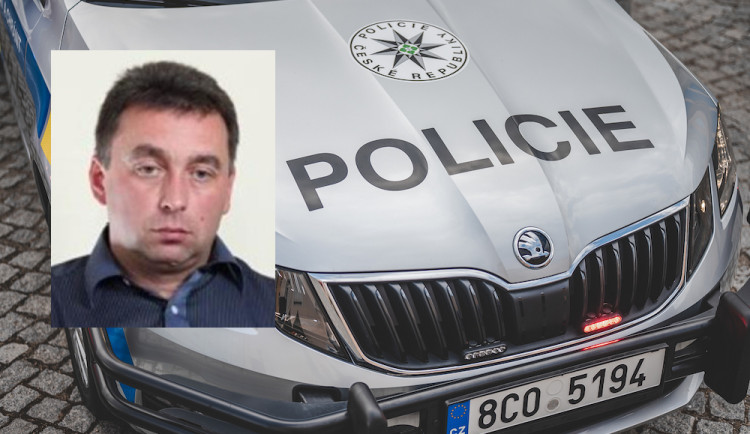 Devětačtyřicetiletý muž je podezřelý z majetkové trestné činnosti. Pátrá po něm policie