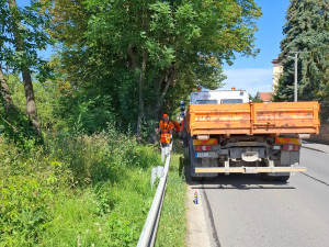 Ve Lnářích je na dvou úsecích I/20 kousek od sebe kyvadlový provoz