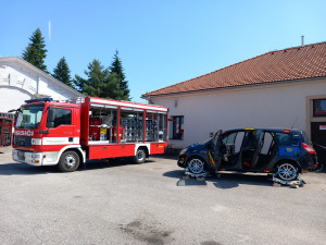 Den otevřených dveří na požárních stanicích nabídl ukázky těžké techniky i hasičských zásahů