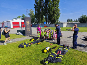 Den otevřených dveří na požárních stanicích nabídl ukázky těžké techniky i hasičských zásahů