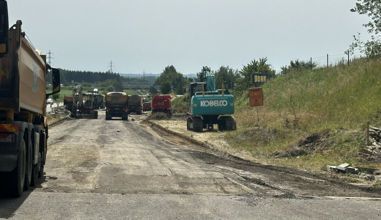 Po letech sporů dnes začala stavba úseku D3 u Tábora kolem motocentra