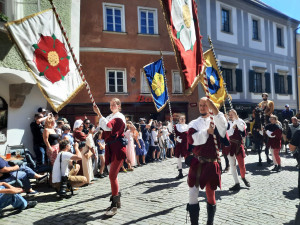 Českým Krumlovem prošel historický průvod, kráčelo v něm téměř 650 kostýmů