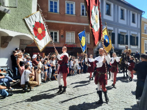 Českým Krumlovem prošel historický průvod, kráčelo v něm téměř 650 kostýmů