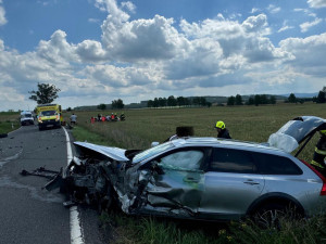 Vážná dopravní nehoda u Dražíče. Mezi zraněnými jsou i tři děti