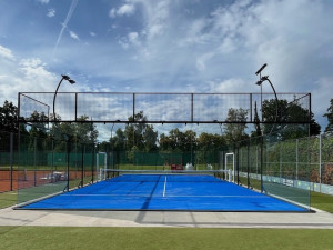 Nové sportoviště padel: Sport 21. století přichází do Českých Budějovic