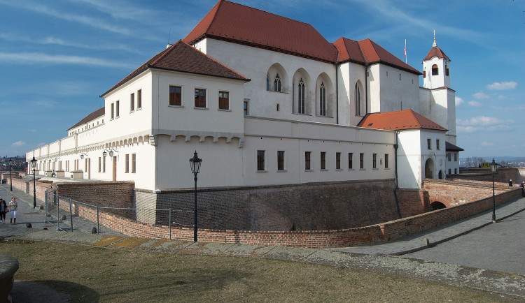 Učitelka se opila při školním výletu do Brna. Odváželi ji záchranáři