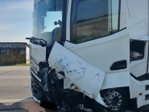 Vážná dopravní nehoda u Libějovic. Řidič osobního auta zemřel