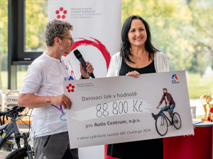 Velká výzva a společný cíl. Cyklistické úsilí Jihočeské univerzity přineslo 88 800 korun pro děti s autismem