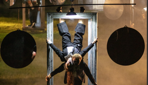 Zámeckou zahradu v Českém Krumlově a budovu bývalé pošty v Českých Budějovicích spojuje jedinečný festival