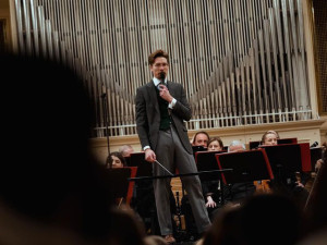 Dirigent musí být trochu exhibicionista. Do klasické hudby by se neměl nikdo nutit, říká Patrik Červák