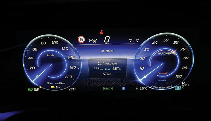 Petr Maroš testoval elektromobily. Levnější a pohodlnější jízda na stovky kilometrů