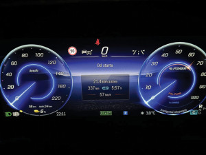 Statistiky z EQB od Milan Král po testovací jízdě na trase České Budějovice – Praha a zpět: „Reálně jsem místo původních 376 km na jedno dobití ujel asi 330 km, ale je pravdou, že jsem testoval se vším všudy.‘‘