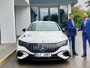 Jako další čistě elektrický model z vozového parku firmy Milan Král testoval Petr Maroš EQE 43 AMG. EQE 43 AMG, výkon 350kWh, kapacita 90,56kWh, rychlost nabíjení AC až 22kWh DC až 170kWh.