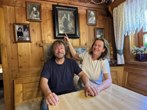 Nejslavnější výletní restaurace Šumavy a Bavorského lesa má dlouhou rodinnou tradici. Vlastní ji a provozuje německo-český manželský pár