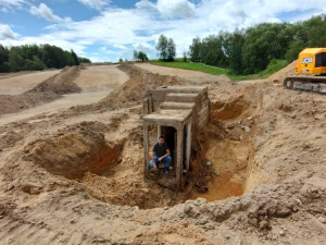 Stará se o nemocné děti i chátrající bunkry, zdravotní bratr zachraňuje vojenské objekty na jihu Čech. Ten poslední stál v cestě dálnici D3