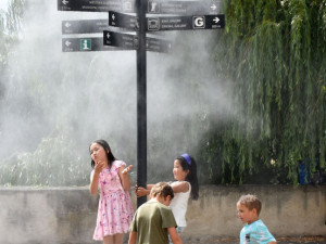 Rozcestník u Kamenného mostu v Písku se proměnil v mlžítko, město plánuje jejich počet do budoucna rozšířit