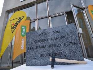 Kůl v plotě, bojler nebo brojler a hodná holka Hana Zagorová. Od legendárního projevu Miloše Jakeše uplynulo 35 let