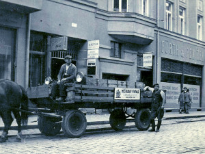 DRBNA HISTORIČKA: Zboží po městě dříve rozvážely koňské a hovězí potahy nebo vozíky s tažným psem