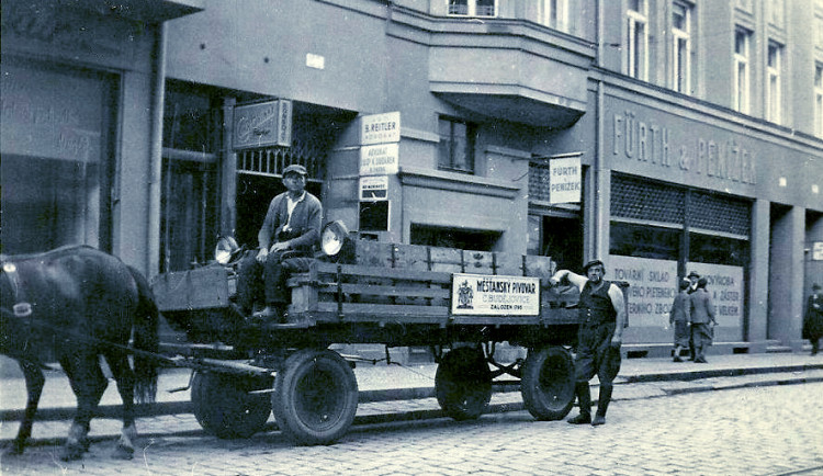 DRBNA HISTORIČKA: Zboží po městě dříve rozváželi koňské a hovězí potahy, nebo vozíky s tažným psem