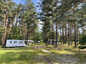 Obliba karavanů na jihu Čech stoupá, kraj nyní nabízí 70 stání až pro 1 500 lidí. Zaparkujete u vody i ve městech