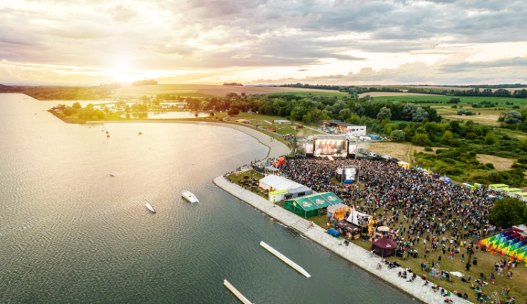 Ve čtvrtek startuje Štěrkovna Open Music, kapela Nebe festivalu složila narozeninovou píseň