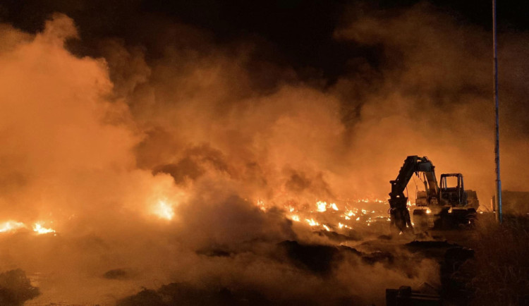 Loňský rozsáhlý požár skládky v Borovanech zřejmě vznikl samovznícením