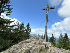 Zdolejte druhou nejvyšší horu Šumavy a Bavorského lesa. Na Roklan se vydejte úchvatnou, ale nejtěžší cestou