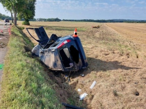 Smrtelná nehoda u Vodňan. Po nárazu do stromu zemřel řidič osobního automobilu