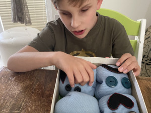 Když se narodili, vážili dohromady necelých 1200 gramů. Do života to Matějovi a Šimonovi přineslo řadu zdravotních problémů