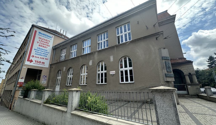 Inspekce prošetřila stížnost na vedení ZŠ Kotlářská jako důvodnou. Ředitel končí