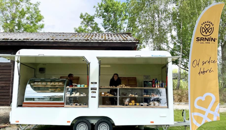 Díky novým pojízdným prodejnám PECiVÁL Na Kolech máte čerstvé pečivo na dosah ruky i u vody