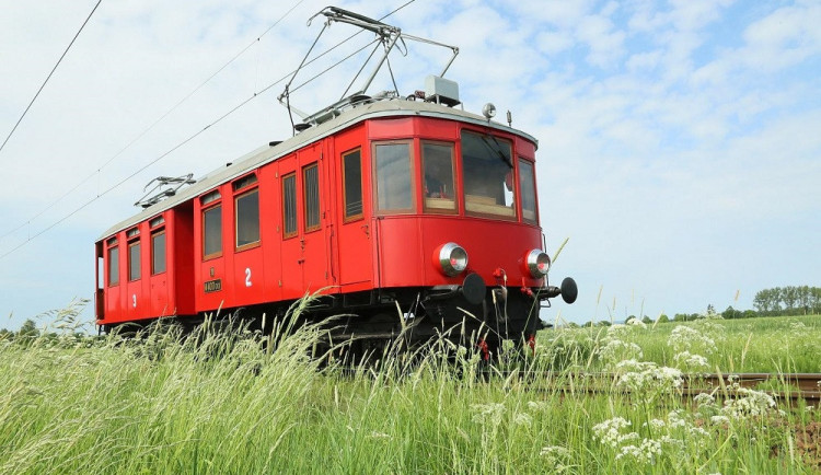 Na trať z Tábora do Bechyně se vrátí Elinka, nejstarší železniční vůz v Česku