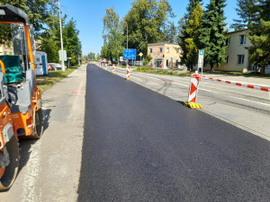 Opravy Jarošovské ulice v Jindřichově Hradci omezí provoz až do konce srpna