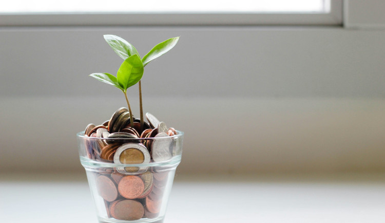 Spoření vs. investice: Co vybrat k zajištění dětí do budoucna?