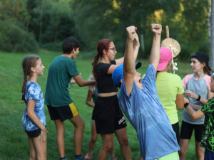 Každý rok MAS pořádá letní tábory pro děti, kde vychovává nové mladé lídry, dnešní vedoucí jsou odrostlí účastníci z předchozích let.