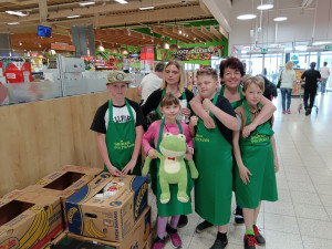 MAS se s dobrovolníky pravidelně zapojuje do sbírky potravin pro Potravinovou banku Jihočeského kraje.