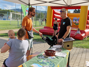 Dny s energiemi MAS realizuje v obcích ve svém území, kde nabízí poradenství v dotačních programech Zelená úsporám, pomáhá s kotlíkovými dotacemi a vysvětluje principy komunitní energetiky.