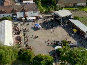 Hudební festival Loučení s létem v minipivovaru Kněžínek zve na kapely i příjemnou atmosféru